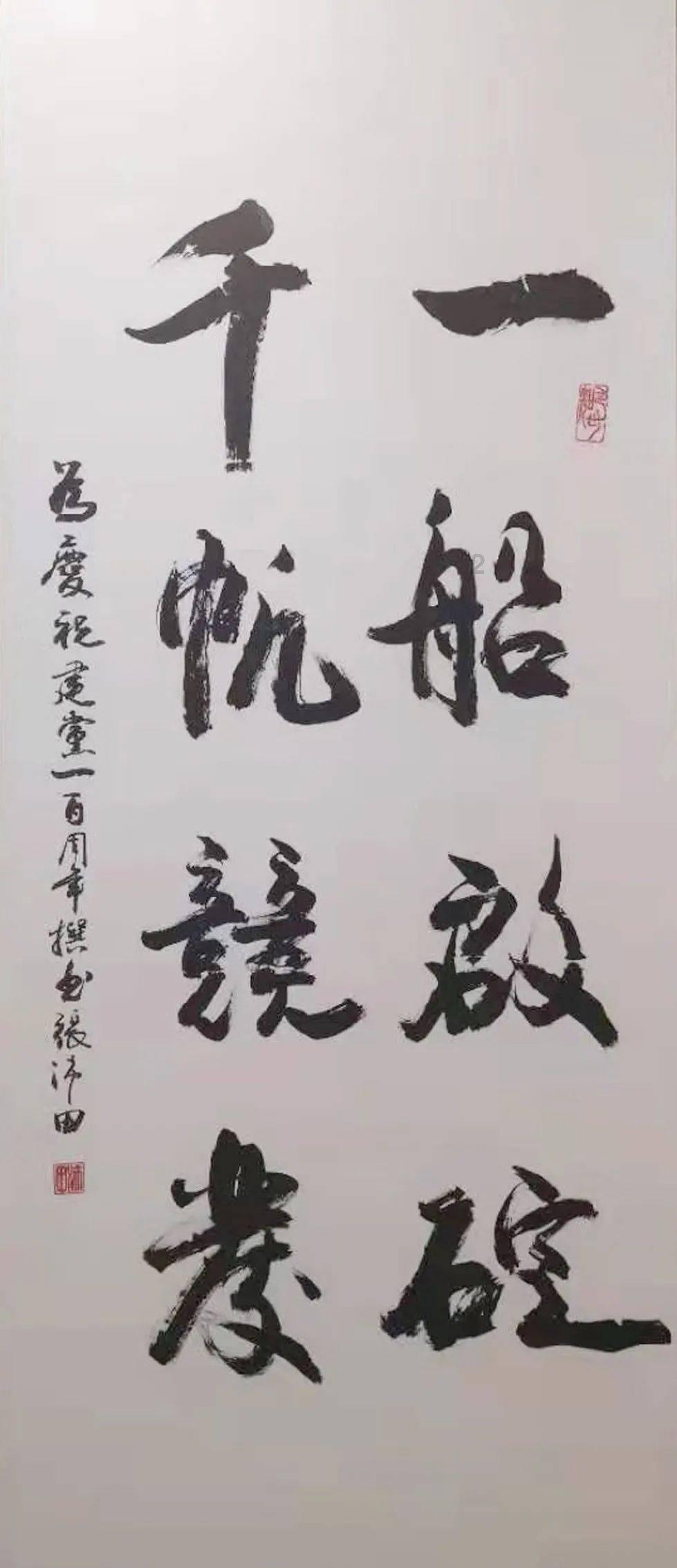 智慧灯杆支持定制化灯光设计，提升城市形象